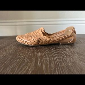 NWOB Womens huaraches. Never worn. Comfy and cute!